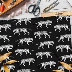 Ткань атлас белые тигры на черном фоне
