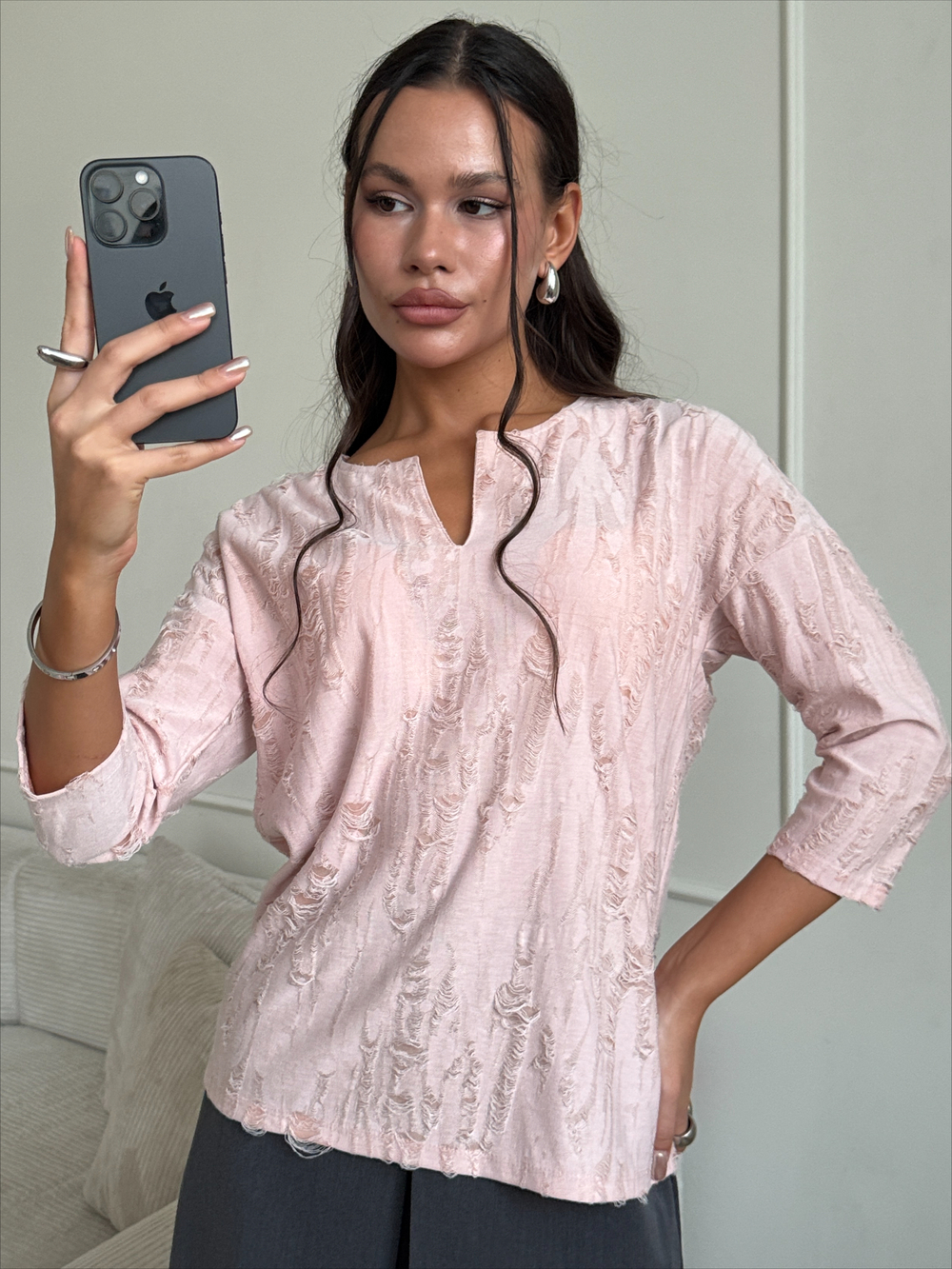 Розовая женская блузка из фактурного трикотажа с рукавом 3/4