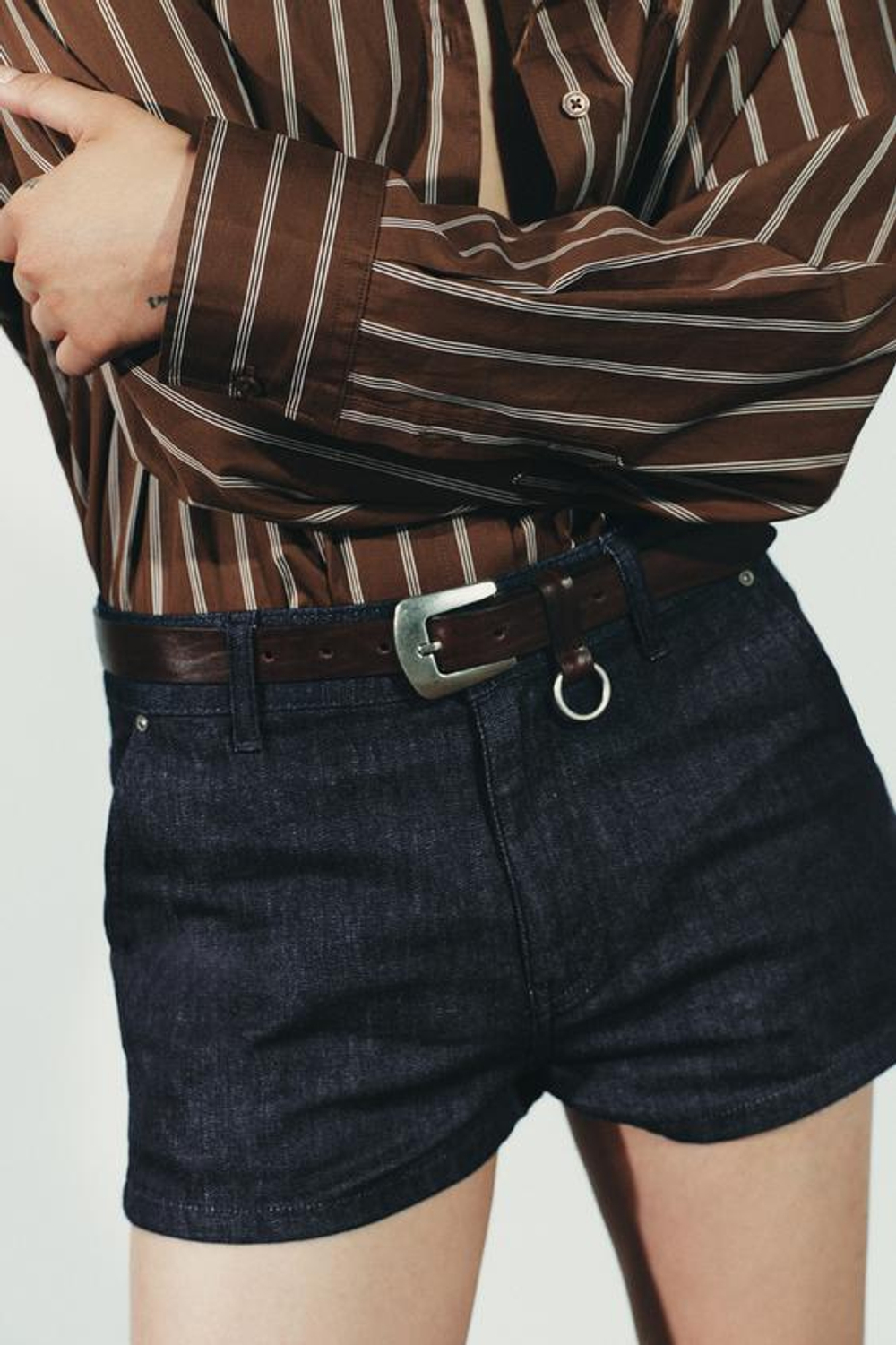 ZARА МИНИ-ШОРТЫ ЧИНОС, ТЕМНЫЙ ИНДИГО