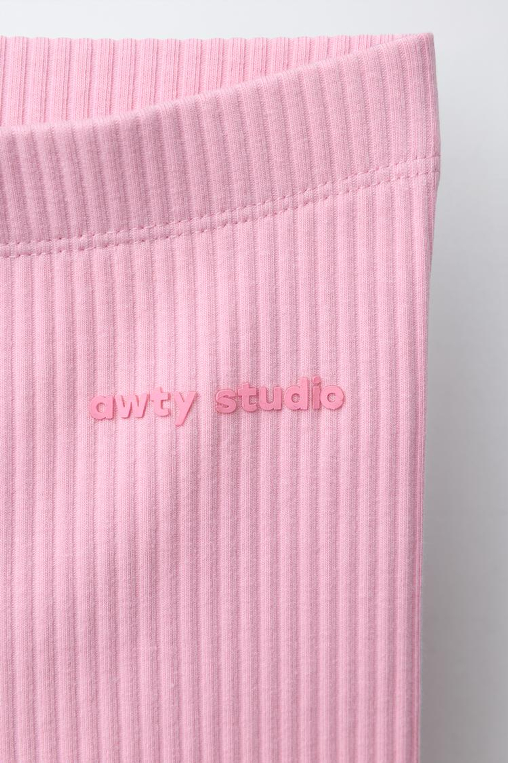 ZARA ВЕЛОСИПЕДКИ В РУБЧИК С РЕЛЬЕФНОЙ НАДПИСЬЮ, ПАСТЕЛЬНО-РОЗОВЫЙ