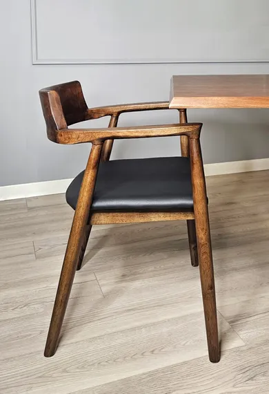 Стул The Round II, орех с черным сиденьем