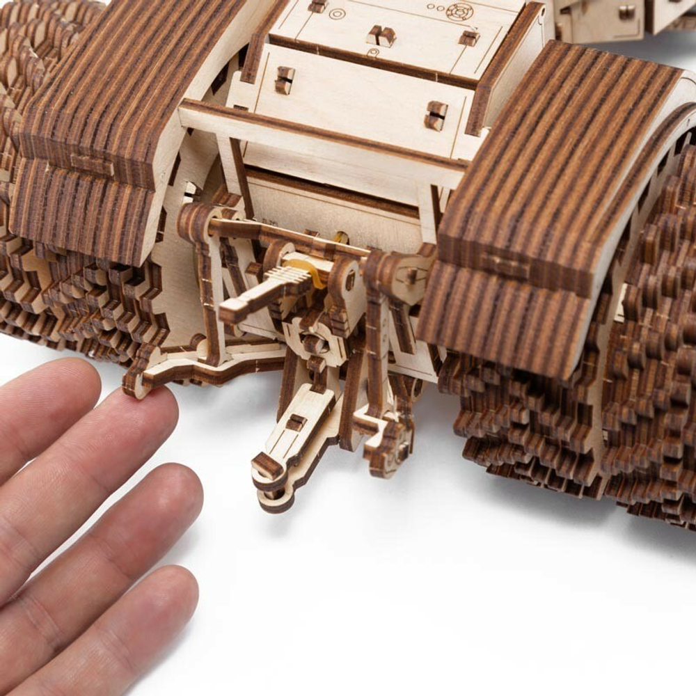 Сборная деревянная модель «Трактор Кировец К-7М» (EWA)