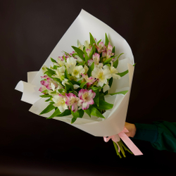 Букет цветов из 9 альстромерий