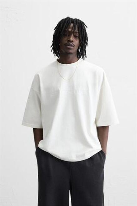ZARA ТОЛСТОВКА С ЭФФЕКТОМ ПОТЕРТОСТИ С НАДПИСЬЮ, ЖЕЛТОВАТО-БЕЛЫЙ