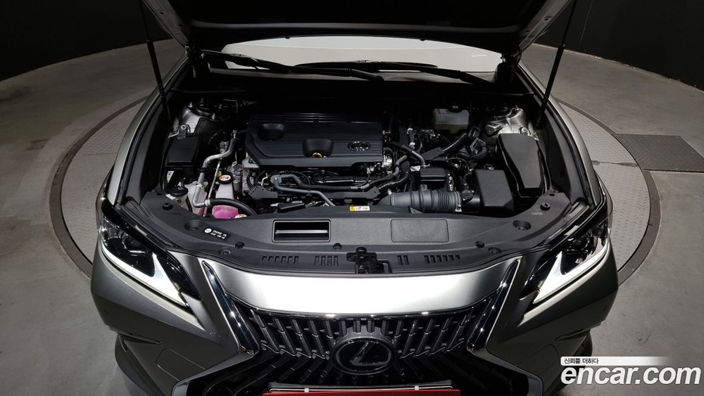 Lexus ES300h 7 Generation Luxury Plus (09.2022)