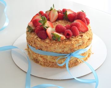 Торт Наполеон с ягодами