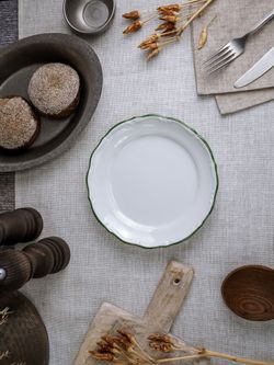 Тарелка мелкая 18 см, кант зелёный