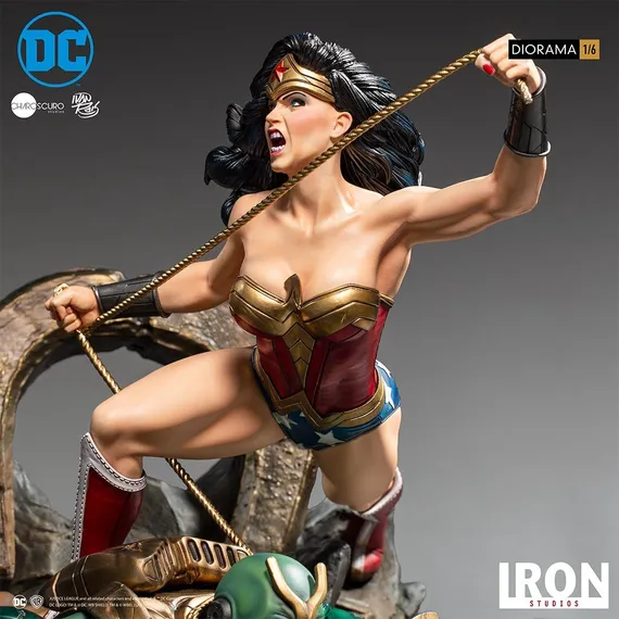 Статуэтка DC Comics Wonder Woman vs Darkseid Diorama