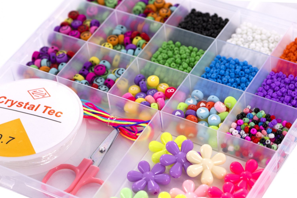 Набор для создания украшений-бусины и бисер Alingar, 170х165х18мм,"Shiny", 4вид.бус, бисер, 1х4,5м леска, 1х1м нить, нож,пластик.пенал с европод