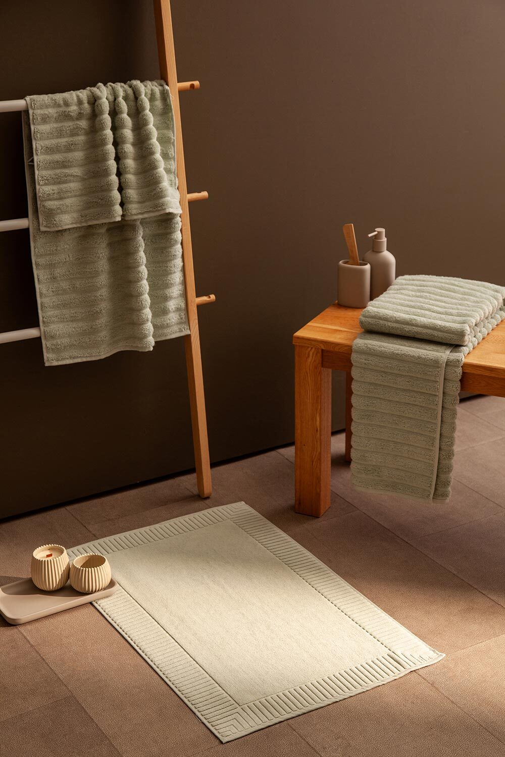 Полотенце банное waves мятного цвета из коллекции essential, 70х140 см