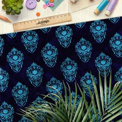 Ткань атлас симметричный голубой узор на синем фоне