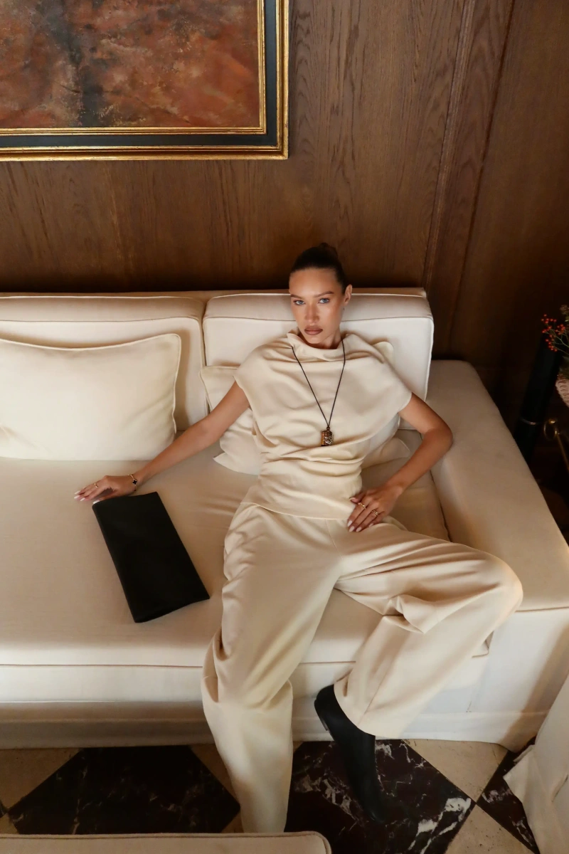 Минималистичный и элегантный белый топ Lunar