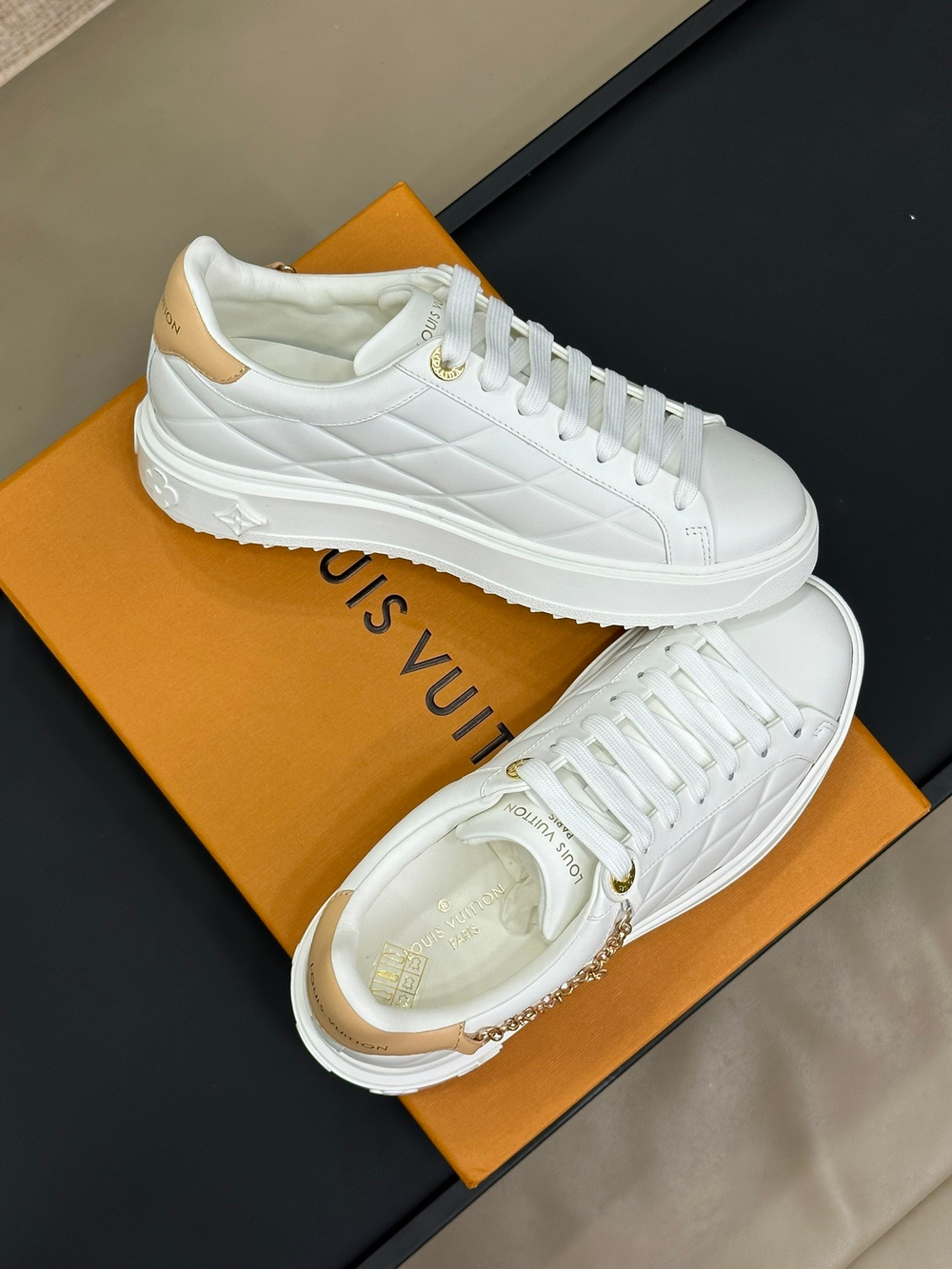 Louis Vuitton Time Out