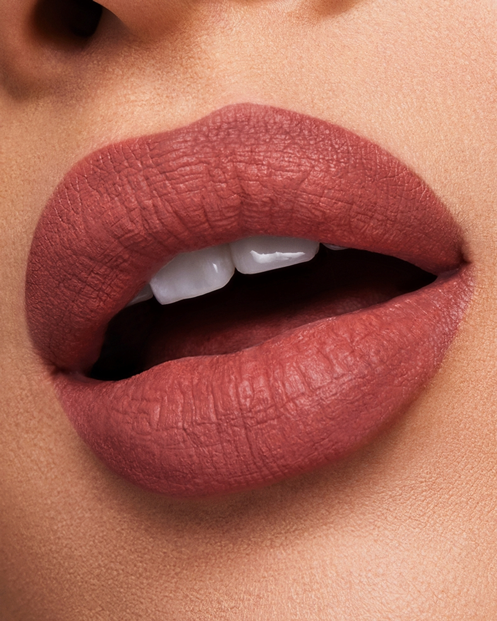 Estee Lauder Pure Color Matte Lipstick - Трендовая помада с матовым эффектом оттенок Love Bite, 3 g