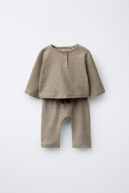ZARA КОМПЛЕКТ ИЗ ФУТБОЛКИ И БРЮК В ПОЛОСКУ, РЫЖЕВАТО-КОРИЧНЕВЫЙ