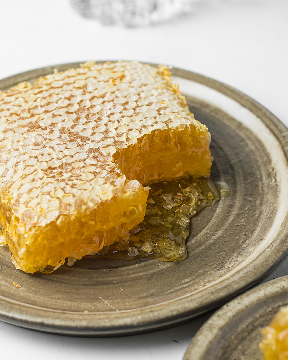 Натуральный мед в сотах HoneyForYou в футляре, 350 г