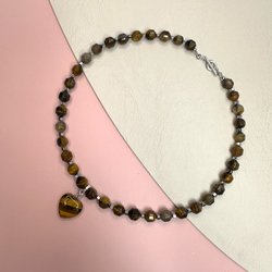 Колье с натуральным камнем тигровый глаз - «Тигровое сердце»