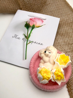 Комплект «Зайчик весенний, роуз в пакете Ты прекрасна»