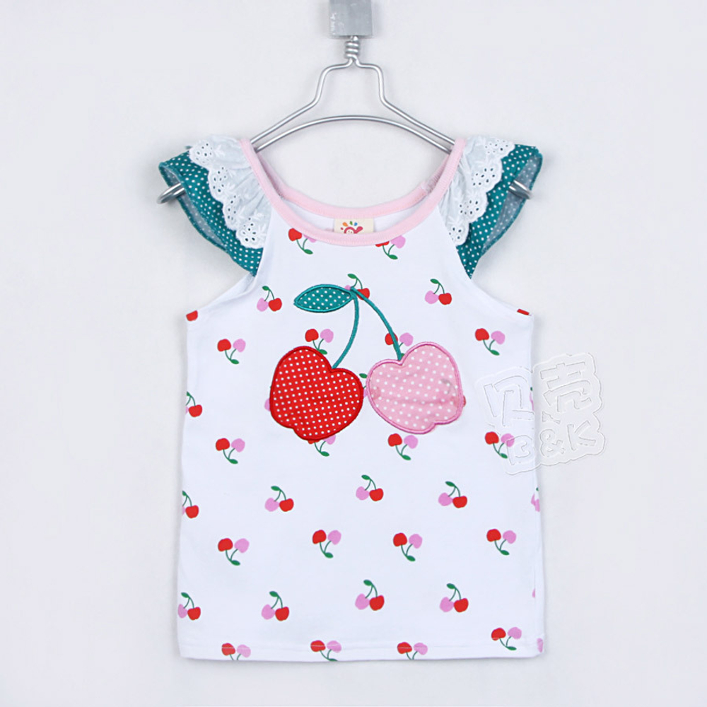 Футболка с аппликацией вишен и рюшами на рукавах