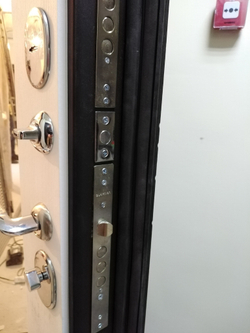 Входная дверь в квартиру Лекс Гранд черный кварц /  №118 Белый софт (белый матовый, без текстуры)