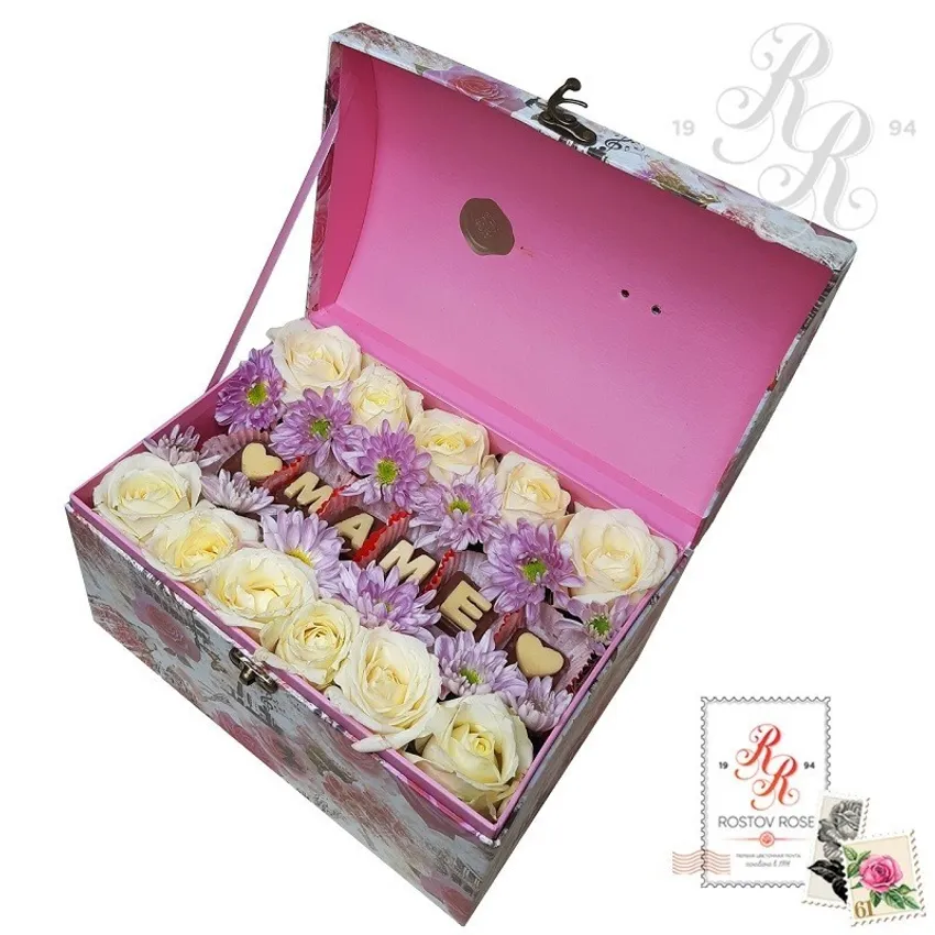 Белая роза в коробке с шоколадными буквами