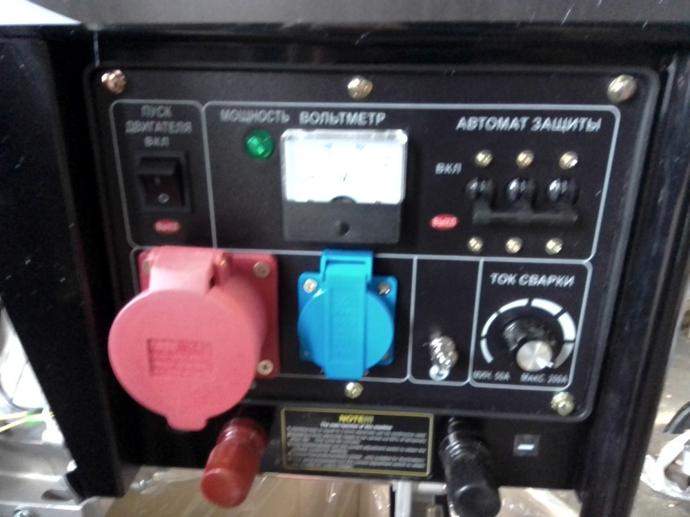 Бензиновый сварочный генератор 200А АМПЕРОС LTW200AR-3 с трехфазным выходом