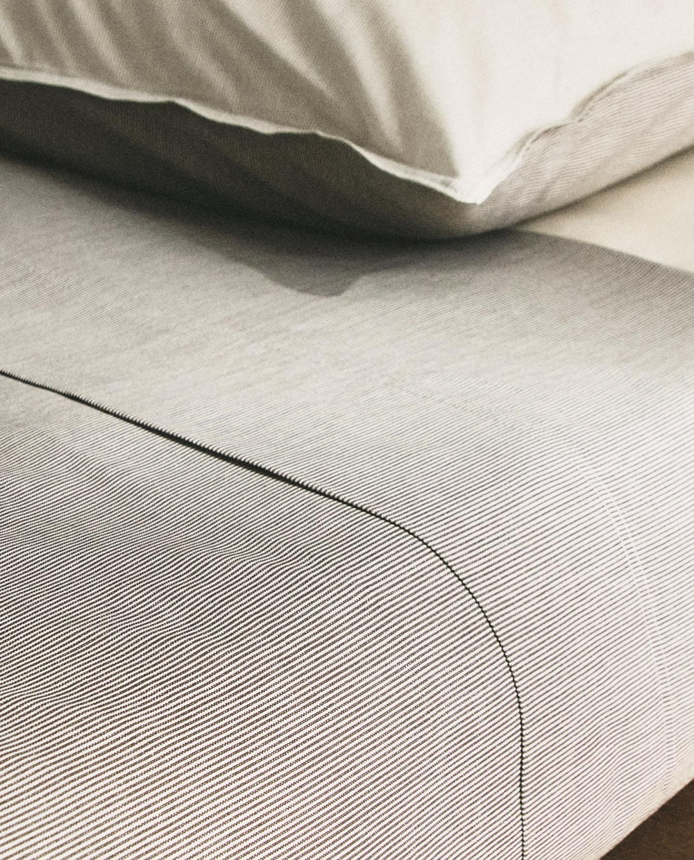 Zara Home - Полосатая простыня, серый, 290x280 см