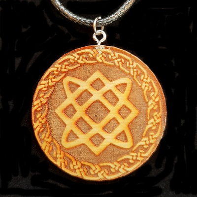 Славянский женский оберег Звезда Лады Богородицы. Цвет Лиственница