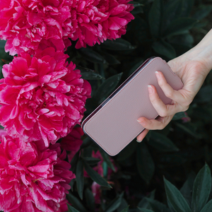 Чехол для iPhone 14 Pro Max из кожи козы, пудрового цвета