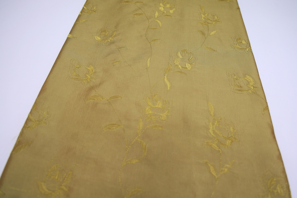 Тафта вышивка золотистая с цветами