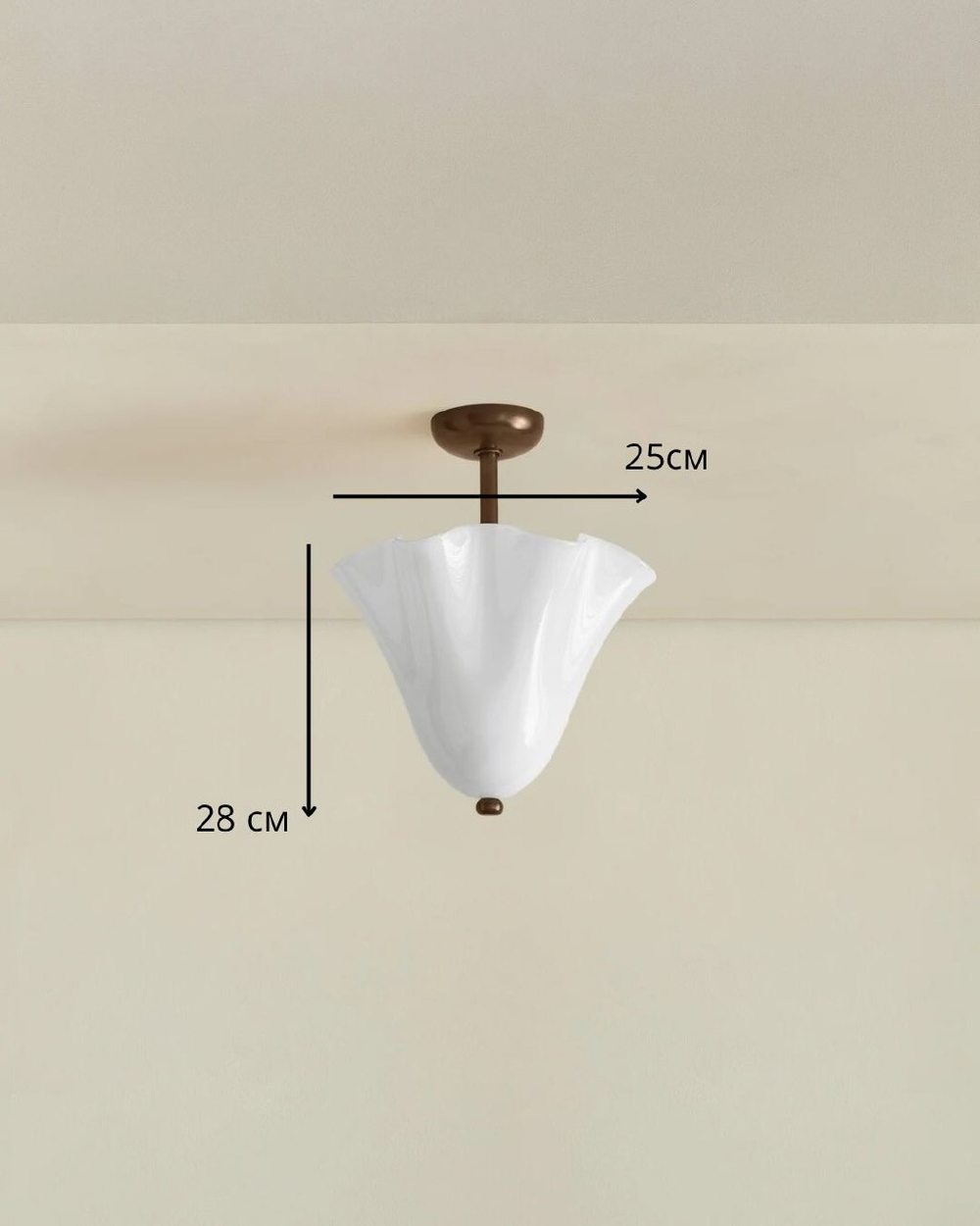 Изящный потолочный светильник