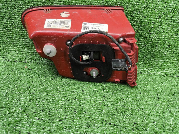 Фонарь правый внутренний Porsche Macan (2014-2018)