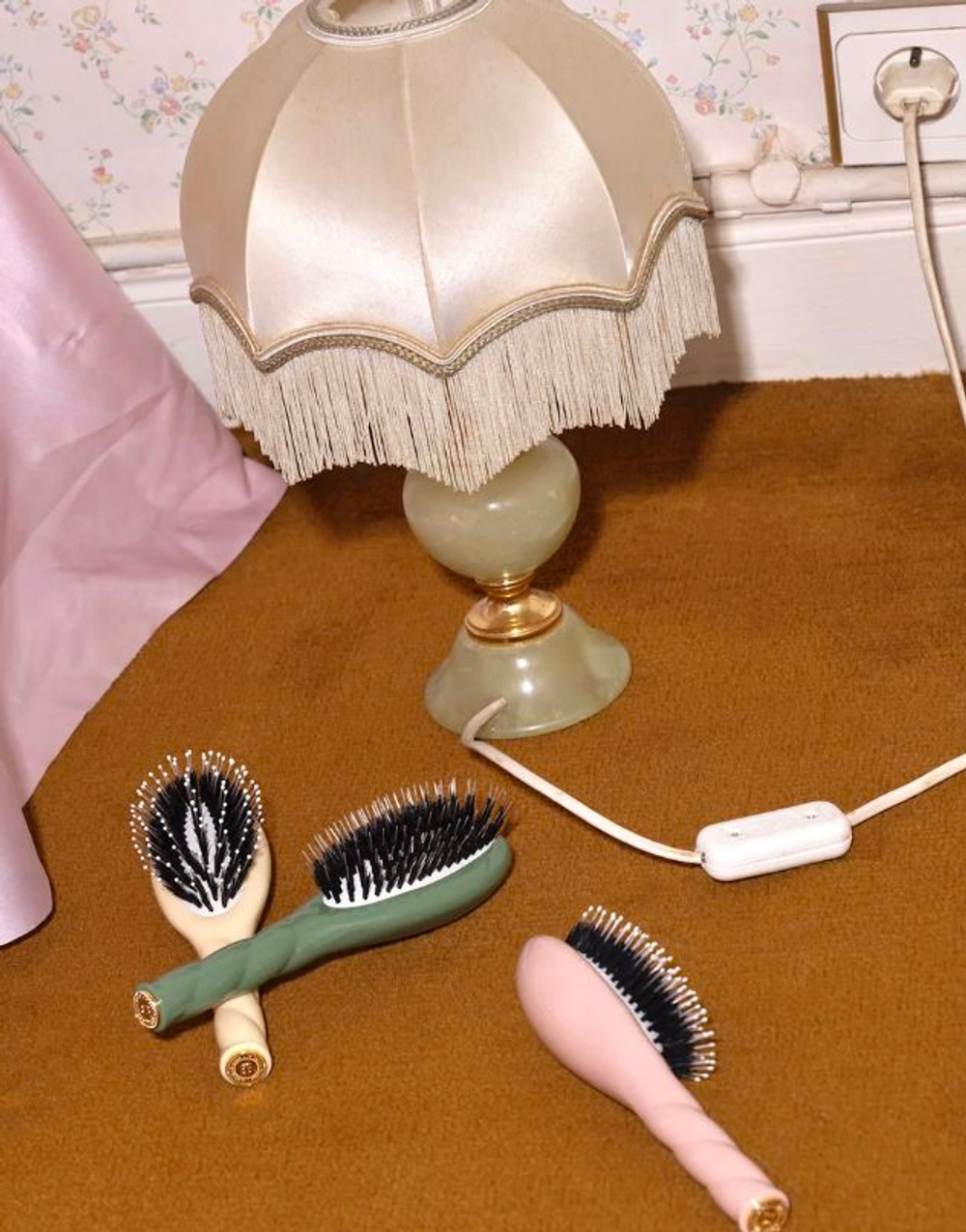 La Bonne Brosse Массажная расческа для волос N 03 Essential Small Sensitive Scalp Brush - Powder Pink