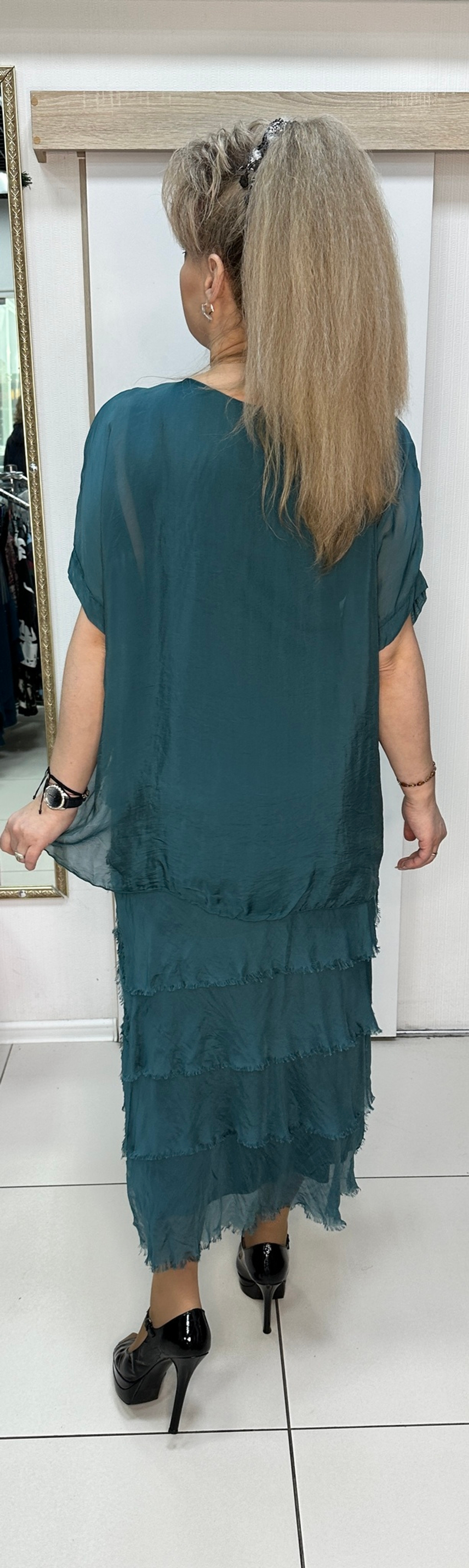 Итальянское шелковое платье с шифоновой "рванкой" в изумрудном цвете