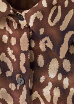 Платье-рубашка с леопардовым принтом и ремнем