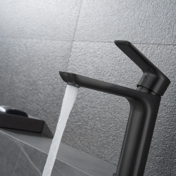 Смеситель для раковины Black&White Universe черный матовый (UK8302B)