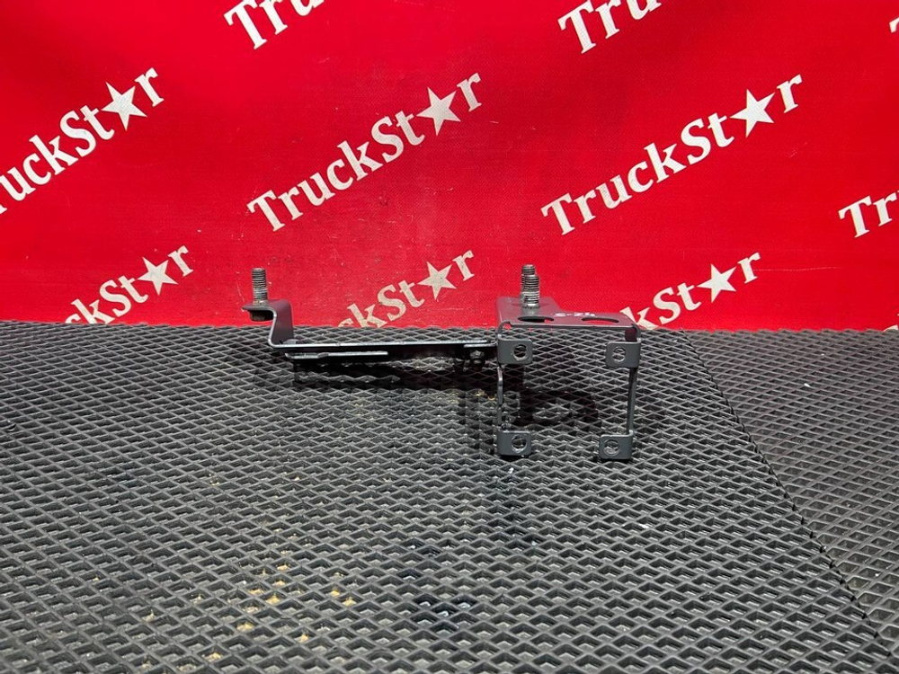 Кронштейн клапана стояночного тормоза