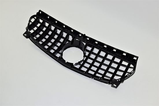 Решетка радиатора V.1  глянцево - черный для Mercedes CLA class W117 2013-2019