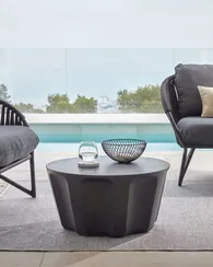 Журнальный столик из бетона Vilandra Ø60 см черный
