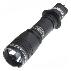 Тактический фонарь Armytek Dobermann XP-L warm — устойчивость к нагрузкам: выдерживает отдачу 12 калибра, падения с высоты и погружение на глубину до 50 метров.