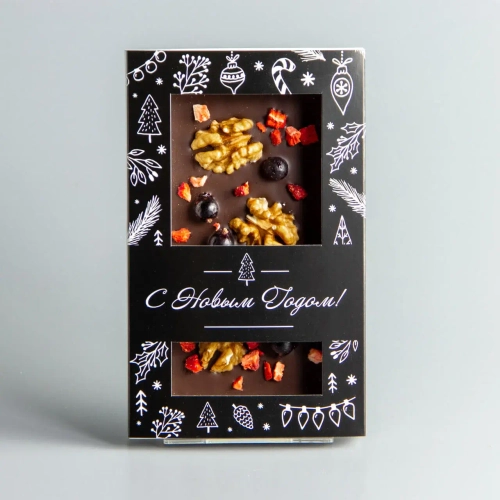 ТЁМНЫЙ ШОКОЛАД С КЛУБНИКОЙ, ЧЕРНОЙ СМОРОДИНОЙ И ГРЕЦКИМ ОРЕХОМ, НОВОГОДНЯЯ КОРОБОЧКА