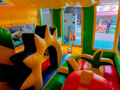 Коммерческий надувной батут "Законы джунглей", 6x4x3.8 м