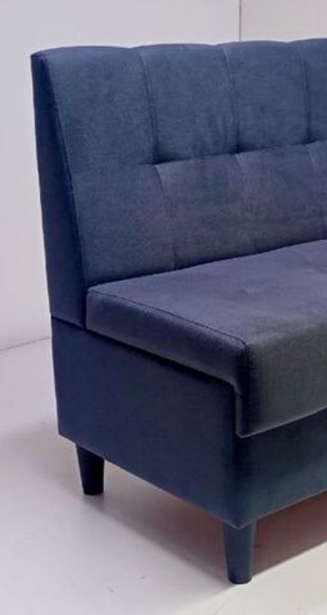 Стильный компактный диван Фабрики ОНИКС из практичного и износостойкого материала с оригинальным дизайном, вместительным ящиком для хранения, мягким наполнителем для дома, дачи и офиса