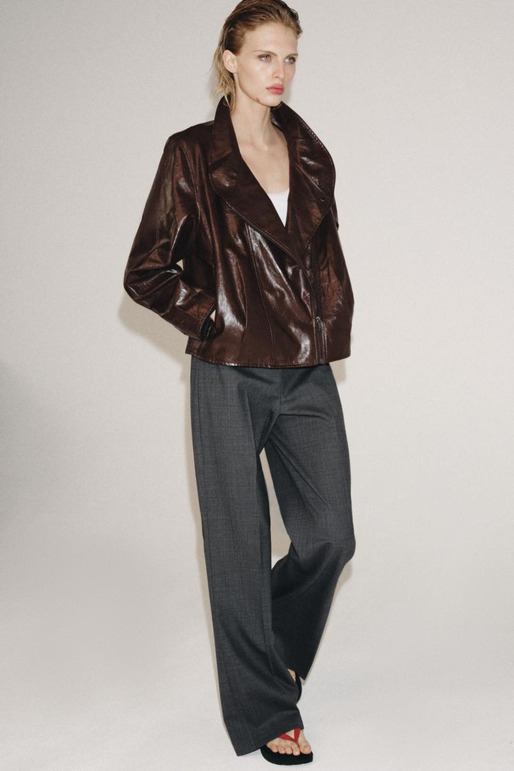 ZARA КУРТКА ИЗ ИСКУССТВЕННОЙ КОЖИ — ZW COLLECTION, БУРГУНДИ