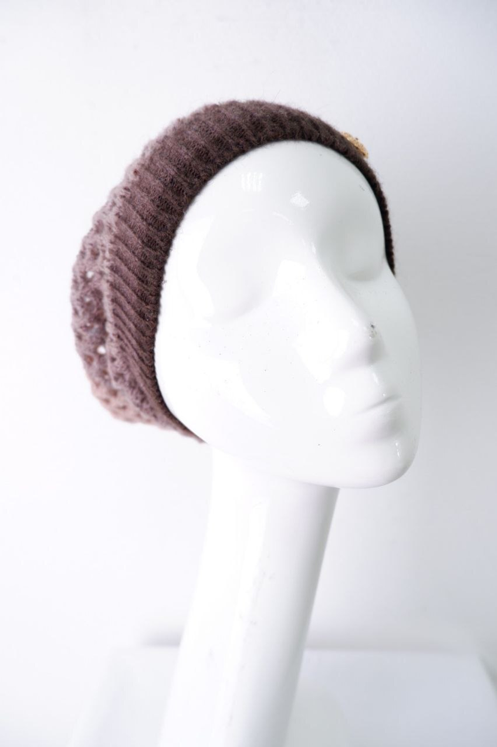 Шапка GUESS модная