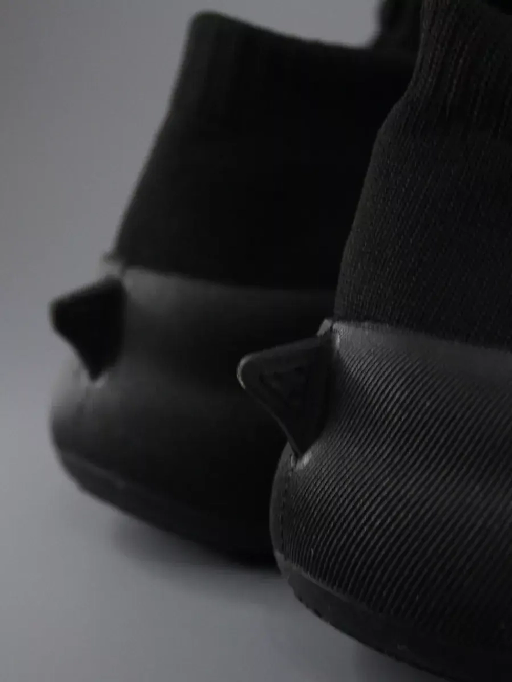 Кроссовки Изики - Yeezy boost- черные
