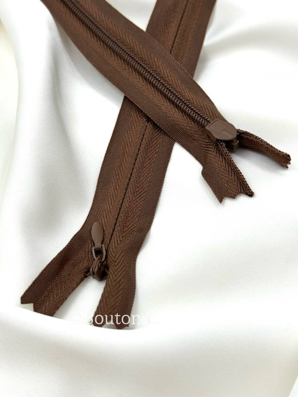 Молния потайная темно-коричневая