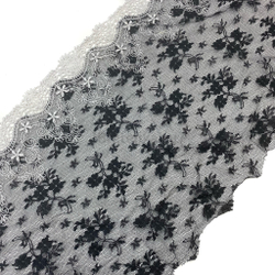 Вышивка на сетке черная с белой росписью 25 см