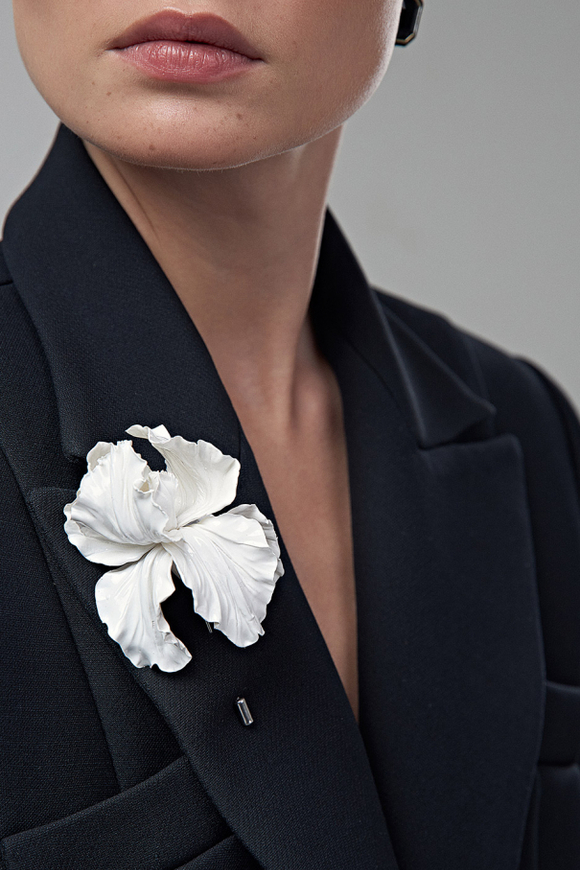 Брошь Ирис, белый