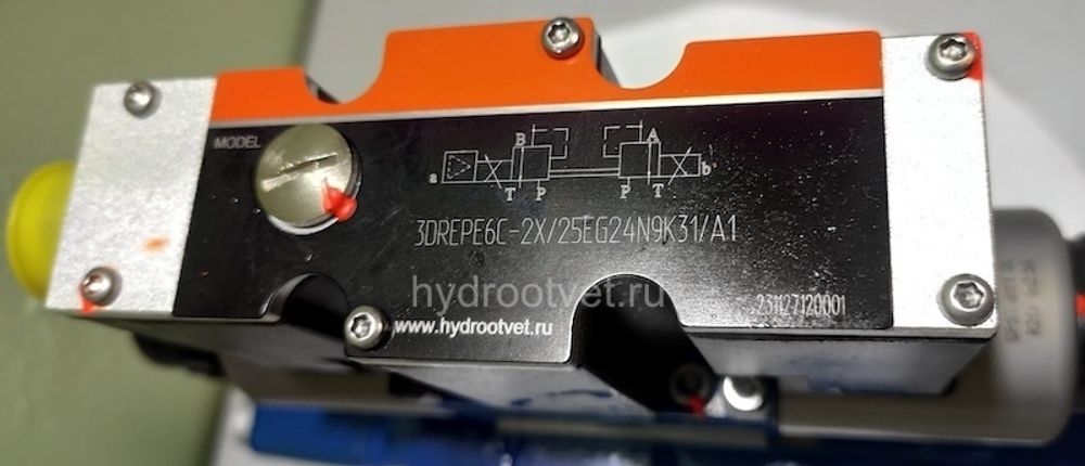 4WRZE25W6-325-7X/6EG24ETK31/A1D3M - Пропорциональный распределитель Ду25 со встроенным усилителем (OBE), номинальный расход 325 л/мин, схема W6-, каналы управления ET - X и Y - внутренние, сигнал управления ± 10 В